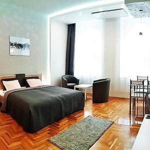Unique Town Apartment. Clear Comfort.