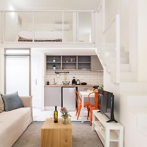 Relax In This Funky Loft Next To Metro!