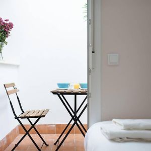 Hostly Sol 2Bdr Flat With Patio In Seville Center