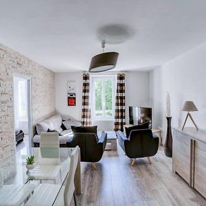Appartement à 2 Chambres à Coucher