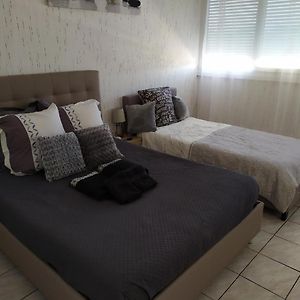 Studio Lit King-Size