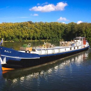 Bateau péniche au coeur de Lille