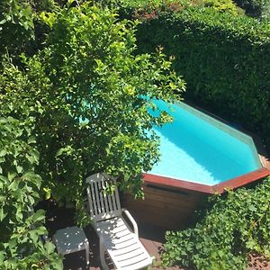 Villa proche plage et commerce. Piscine et jardin