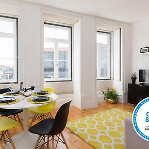 Host Wise - Colorful Stunning Sunlit Flat