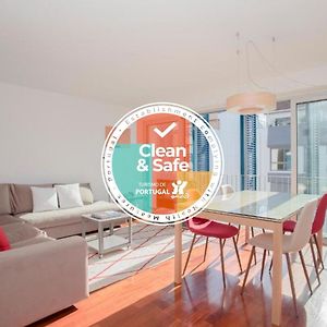 Liiiving In Porto | Bright Light Apartment