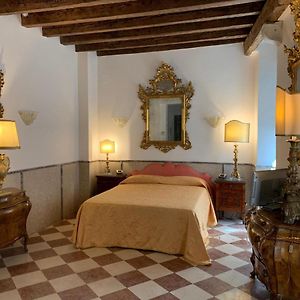 Luxury Apartment In San Marco With Canal View