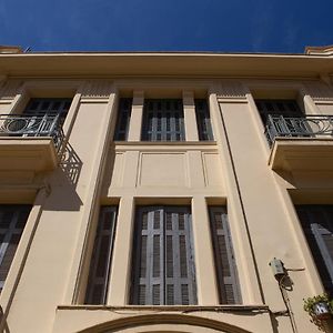 Plato'S Square Apartments