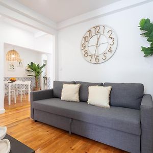 Appartement à 2 Chambres à Coucher au Deuxième Étage