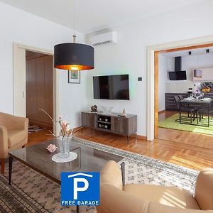 Appartement à 2 Chambres à Coucher