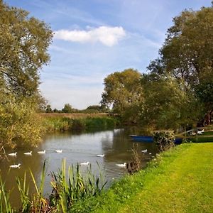 Cherbridge Lodges - Riverside Lodges, Short Lets