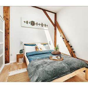 Sunny Apartment At The Heart Of Old Town
