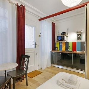 Studio Lit King-Size