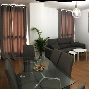 Appartement à 3 Chambres à Coucher