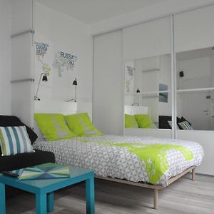 Studio lumineux Intra-muros à 2 pas de la plage.