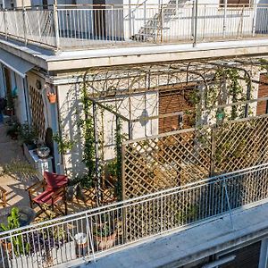 Athens Noir: 1920S Vibe On The East Mediterranean