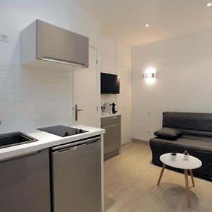 Studette au centre Cannes