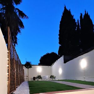 Movie Star Apartment With Garden