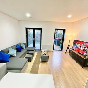 Large Townhouse 5 Beds With Two Parking Spaces - Manchester City Centre