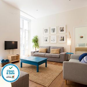 Appartement à 5 Chambres à Coucher au Premier Étage