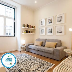 Appartement à 4 Chambres à Coucher au Deuxième Étage