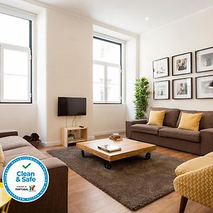 Appartement à 5 Chambres à Coucher au Deuxième Étage