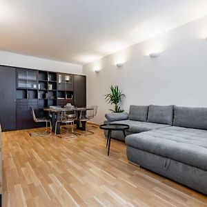 Appartement à 2 Chambres à Coucher
