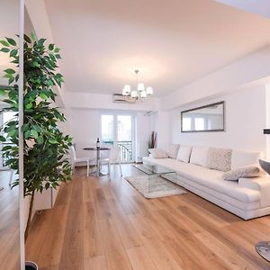 Appartement à 3 Chambres à Coucher