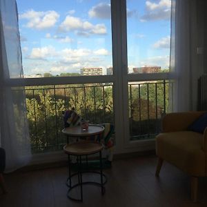 Studio Lit King-Size