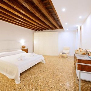 Appartement à 3 Chambres à Coucher