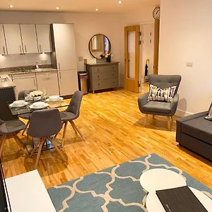 Urban Living'S - The Burley Luxury City Apartment