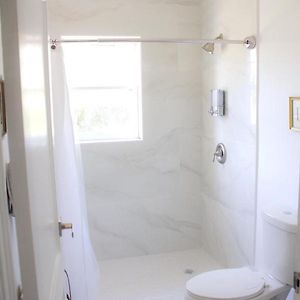 Chambre Standarde Lit Queen-Size