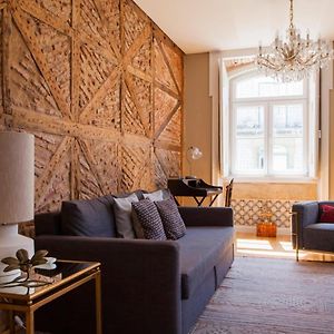 Alfama Baixa Spacious And Bright Apartment Blends The Historic And The Contemporary 2 Bedrs & 2 Bathrs Ac 18Th Century Building