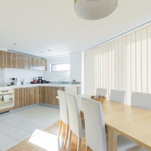 Appartement à 3 Chambres à Coucher