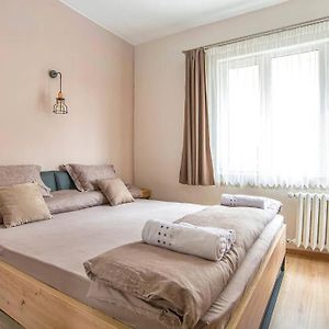 Elegant & Stylish 2 Bedroom Top Central Apartment