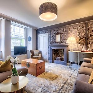 Beautiful and central city apartment with private entrance. Sleeps 4.