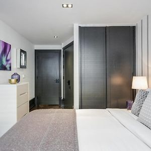 Appartement Classique à 2 Chambres à Coucher