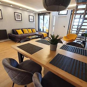 Appartement à 3 Chambres à Coucher