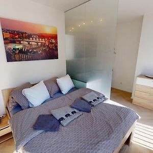 Onsite Free Garage Parking, 10Min Centre By Bus