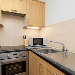 Modern 1 Bed Flat For Up To 2 People In Holborn, London With Free Wifi