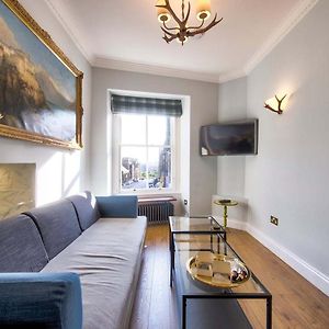 Luxurious, Modern 1BR Apartment near Castle