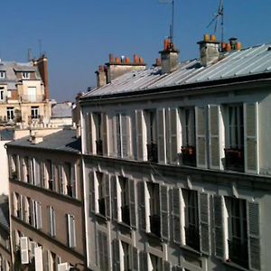 Nice Sunny Flat Near Eiffel Tower