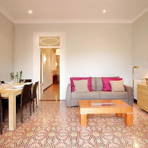 Appartement Grand à 2 Chambres à Coucher