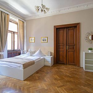 For Celebrations Spacious 3Bdr Apartment With Balcony