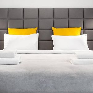 Househost Apartment: Miodowa 42/8B Street
