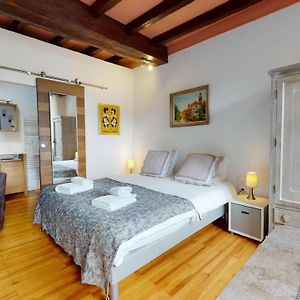 Ce studio est situé au rez-de-chaussée