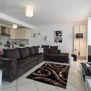 Appartement à 2 Chambres à Coucher