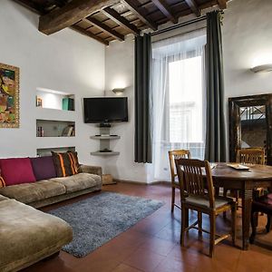 Charming Pantheon Apt In The Heart Of Rome