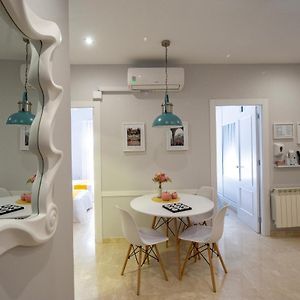 Appartement à 2 Chambres à Coucher