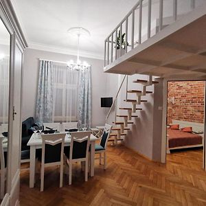 Appartement à 2 Chambres à Coucher