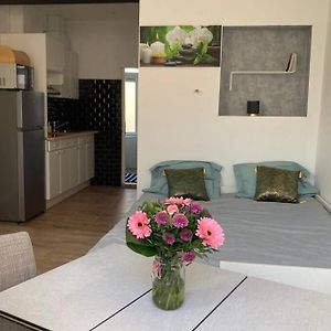 Magnifique Studio au 2ème étage, à proximité de la gare du midi!